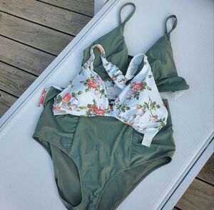 Aerie Flowered & Dark Green XL Bikini Tops w Dark Green Full XL Covergage Bottom